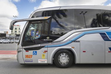 Busscar Vissta Buss 365 NB1 Mercedes-Benz O-500 RS otobüsü Brezilya 'nın Barueri kentinde düzenlenen Brasil Festivali 2024 numaralı otobüs fuarında sergileniyor..