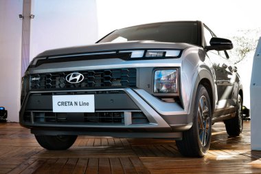 Hyundai Creta N Line, Brezilya 'daki Londrina 2025 Tarım Fuarı' nda sergilenen spor ön ızgarasıyla cesur tasarımını vurguluyor..