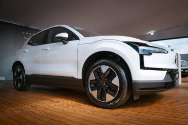 Volvo EX30 modern ve minimalist tasarımı olan kompakt elektrikli SUV