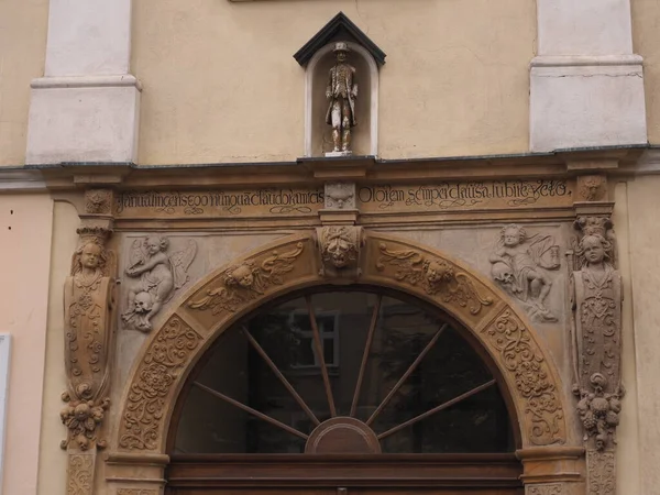 Dettagli Architettonici Una Chiesa Nella Piazza Del Mercato Widnica Polonia — Foto Stock