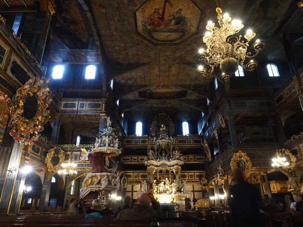 平和の福音教会の内部 ユネスコの世界遺産 Widnica ポーランドヨーロッパ最大の木造教会 — ストック写真