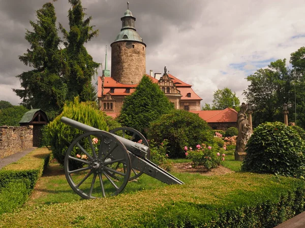 Burg Czoha Und Kanone Mit Grauen Und Weißen Wolken Himmel — Stockfoto