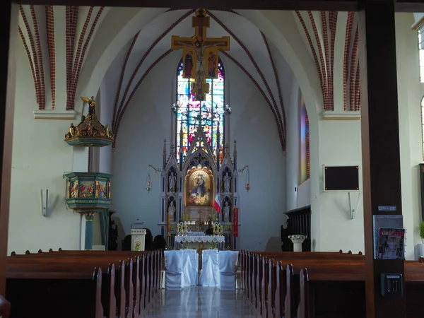 Wnętrza Kościoła Katolickiego Gryfio Polska Witrażami — Zdjęcie stockowe