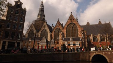 Amsterdam 'ın eski kilisesi ve Hollanda' nın panoramik manzarası