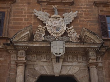  Palermo Sicilya, Normanlar Sarayı 'nın giriş kapısı.