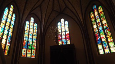  St. Mary Kilisesi 'nin vitraylı pencereleri, Stargard Szczecin Polonya