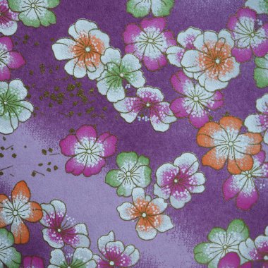 Mor arka planda renkli çiçek desenleri