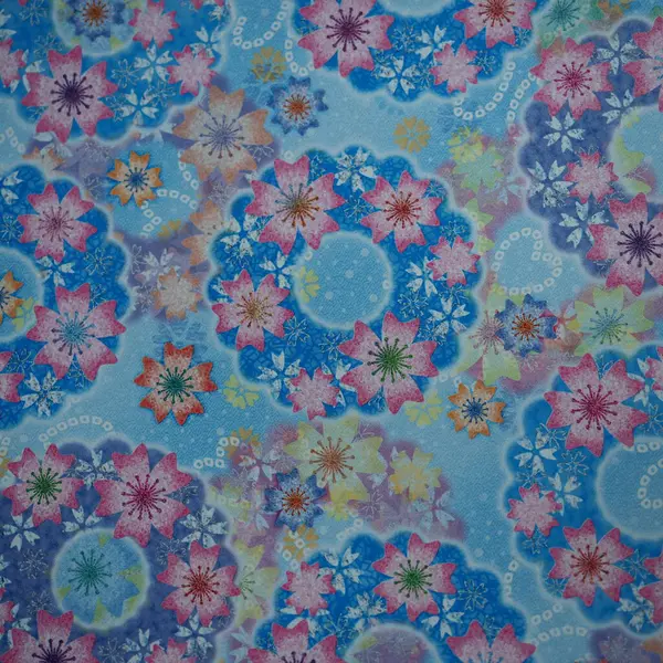 Renkli arka planda geleneksel Japon desenleri (çiçek teması)