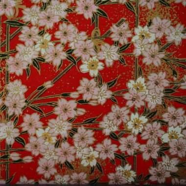 Kızıl Arkaplanda Geleneksel Japon Çiçek Deseni