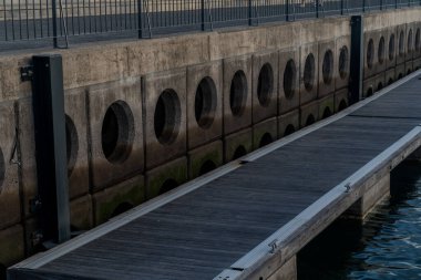 Madeira Portekiz 'de okyanusta tekne iskelesi, yakın plan fotoğraf..