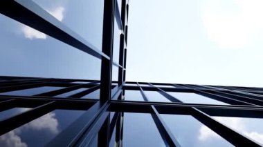 Modern mimarinin 3D görüntüsü, cam pencereli gökdelen şirket binası.