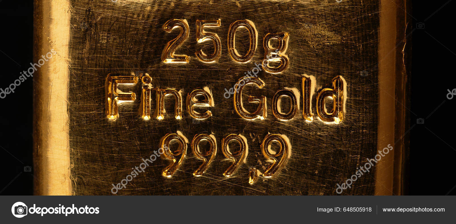 刻在铸造金条上也被称为金块精炼金属金将熔化的金属倒入棒状模具中制成250克精金等于8 04盎司——图库图片©