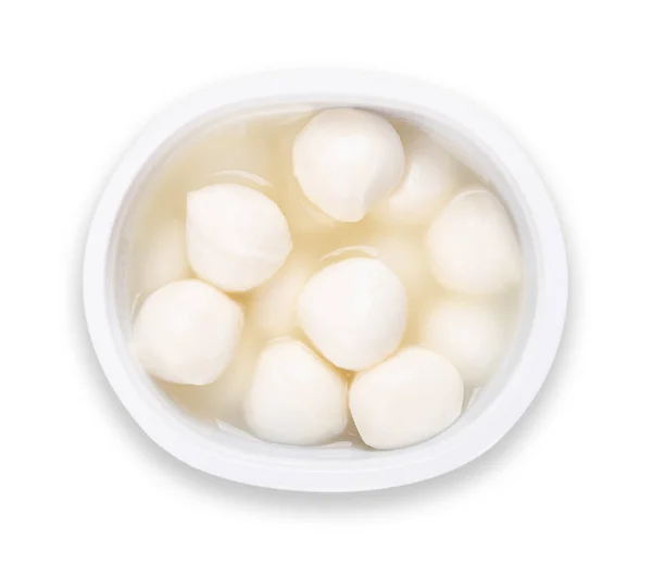 Małe Kulki Mozzarelli Solanką Plastikowym Kubku Świeży Biały Południowy Włoski — Zdjęcie stockowe