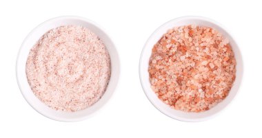 Himalaya pembe tuzu, güzel ve kaba, beyaz kaselerde. İyi Himalaya tuzu, kaya tuzu ve pembemsi tonları, Punjab bölgesinden çıkarılan minerallerden dolayı. Masa tuzu yerine gıda katkı maddesi.