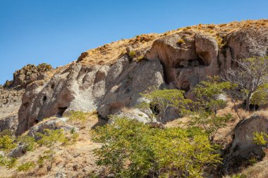 Türkiye 'nin Konya ilinin Sille köyü yakınlarındaki mağaraların manzara manzarası. İlk Hıristiyan dönemi.