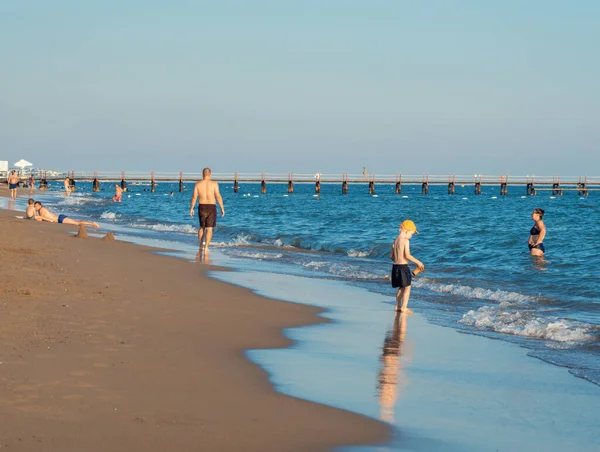 Antalya Туреччина Вересня 2022 Люди Купаються Плавають Або Гуляють Пляжі — стокове фото