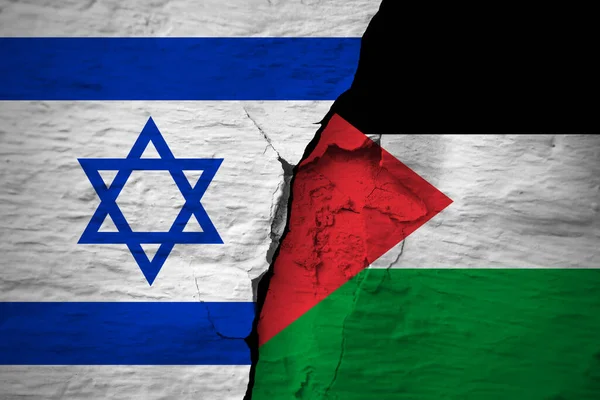 Ülkeler arası savaş. Kırık beton duvarda İsrail ve Filistin bayrakları var. Diplomatik ilişkilerde bozulma. Çatışma ve kriz kavramı .