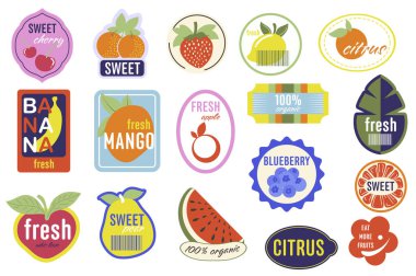 Retro meyve çıkartmaları düz grafik tasarımında elementleri ayarlar. Kirazlı, portakallı, çilekli, limonlu, limonlu, muzlu, taze mangolu, elmalı, armutlu yiyecek etiketi koleksiyonu. Vektör illüstrasyonu.