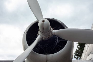 İstanbul, Yeşilköy - Türkiye - 04.20.2023: Kargo Uçak Motoru Kapatma ve Detay Görünümü