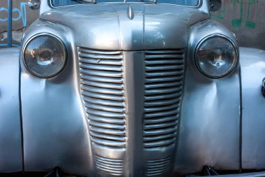 Tiflis, Eski Şehir - Gürcistan - 06.25.2023: Klasik Otomobil Opel Olympia, Metalik Gri