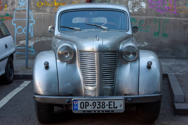 Tiflis Altstadt Georgien 2023 Oldtimer Opel Olympia Metallic Grey — Stockfoto