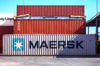 İstanbul, Beylikduzu - Türkiye - Lojistik İthalat İthalat Şirketi için 07.07.2023 Konteynır Avlusu, Kapalı Konteynır Görünümü. MAERSK