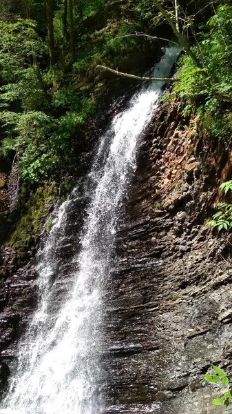 Wasserfall Den Bergen Natürlicher Hintergrund — Stockfoto