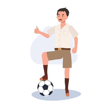 Genç Taylandlı öğrenci dersten sonra topa tekme atıyor. Genç Taylandlı öğrenci okuldan sonra futbol oynuyor.