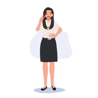 Neşeli Tayland Üniversitesi Üniformalı Öğrencisi Barış İçin El İşareti Yapıyor