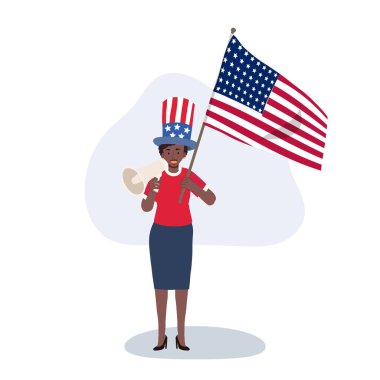 Bağımsızlık Günü ve Vatanseverlik İçin Megafonla Amerikan Bayrağını Tutan Afrikalı Amerikalı Kadın
