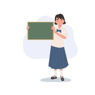 Taylandlı öğrenci üniformalı kız elinde karatahtayla