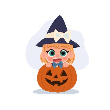 Cadı gibi giyinmiş şirin bir çocuk. Elinde balkabağı kabağı, o fener.