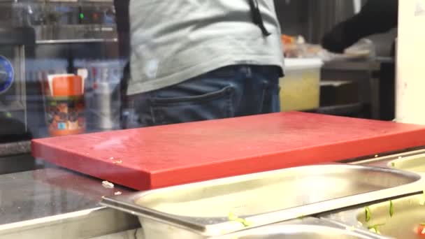 Copenhague Dinamarca Cozinheiro Caminhão Alimentos Faz Envoltório Falafel Com Pão — Vídeo de Stock