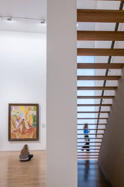 Kopenhag, Danimarka Ulusal Sanat Müzesi 'ni ziyaret eden insanlar