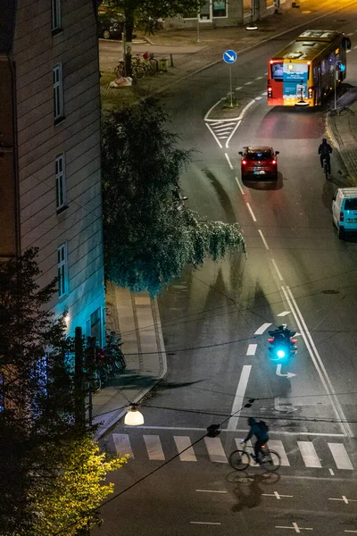 Kopenhagen Dänemark Nachtfahrräder Überqueren Die Vesterbrogade Eine Zentrale Verkehrsader Der — Stockfoto