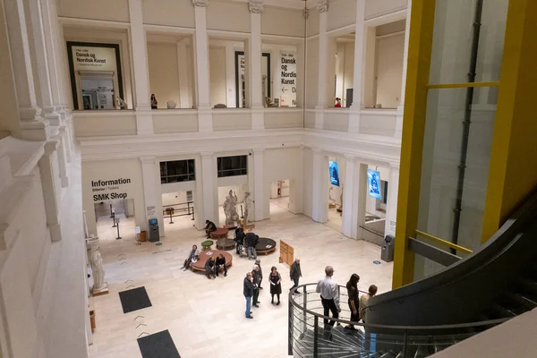Κοπεγχάγη Δανία Άνθρωποι Επισκέπτονται Smk Εθνικό Μουσείο Τέχνης — Φωτογραφία Αρχείου