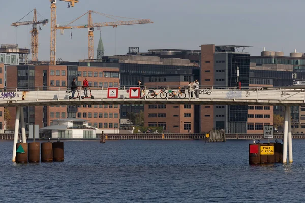 Köpenhamn Danmark Bicyklister Och Turister Brygge Bridge Eller Bryggebroen — Stockfoto