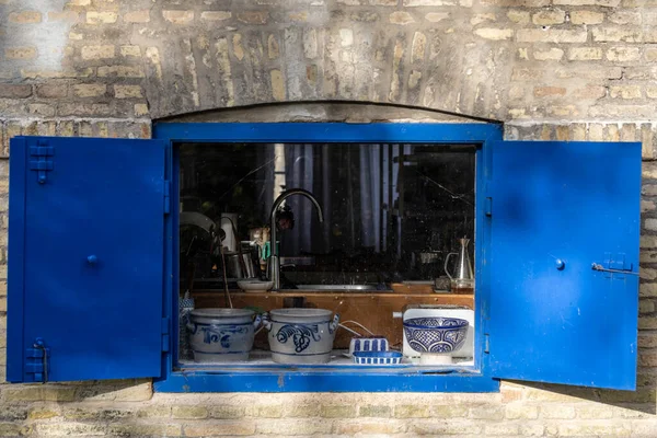 Kodaň Dánsko Okno Obytné Kuchyně Modrými Okenicemi — Stock fotografie