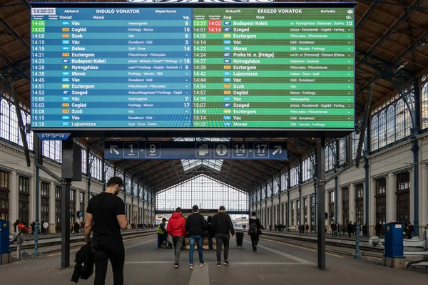 Budapest Hongarije Mensen Wandelen Het Nyugati Treinstation Ontworpen Door Gustave — Stockfoto