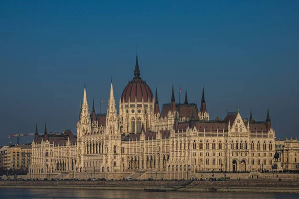 Будапешт Венгрия Вид Парламент Реку Дунай — стоковое фото