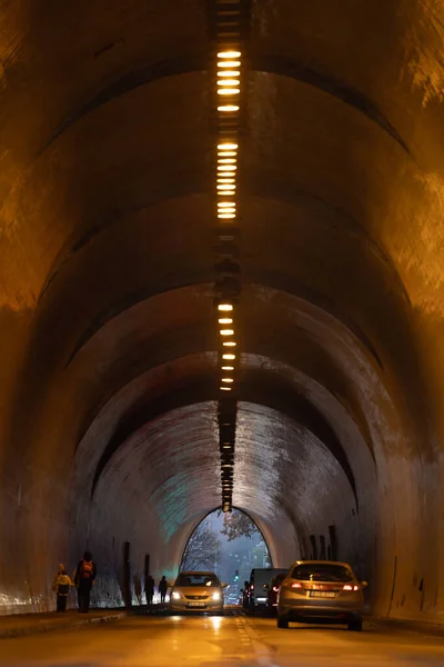 Budapest Ungarn Menschen Gehen Durch Einen Autotunnel Buda Unter Dem — Stockfoto