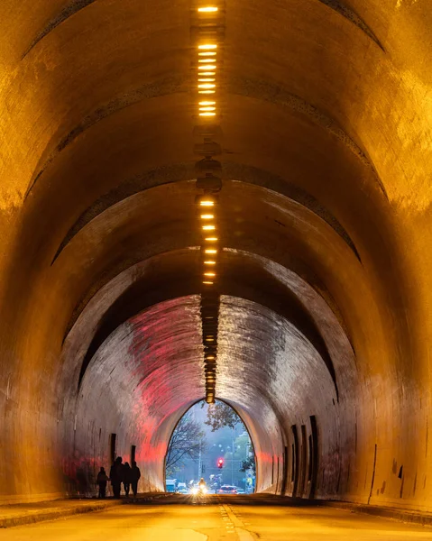 Budapest Ungarn Menschen Gehen Durch Einen Autotunnel Buda Unter Dem — Stockfoto