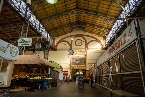ハンガリーのブダペスト旧ハンヤディ広場市場の内部 — ストック写真