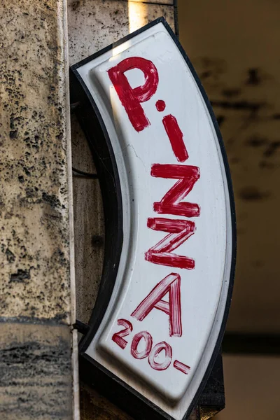 Budapest Hungría Letrero Pintado Mano Para Pizza Precio 200 Florines — Foto de Stock