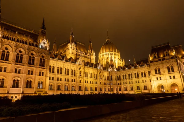Будапешт Венгрия Иллюминированное Здание Парламента Ночью — стоковое фото
