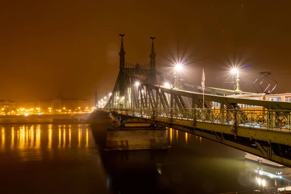 Budapeste Hungria Ponte Liberdade Sobre Rio Danúbio Noite — Fotografia de Stock
