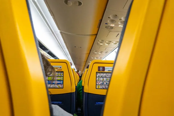 Budapest Hungría Interior Avión Ryanair Pasajeros —  Fotos de Stock