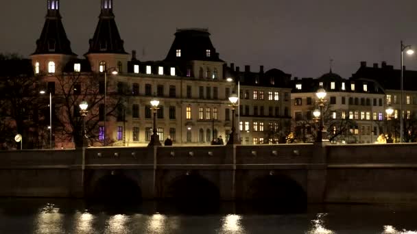 Copenhague Dinamarca Puente Reina Luisa Dronning Louises Bro Por Noche — Vídeo de stock