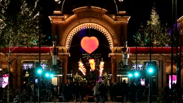 丹麦哥本哈根11月夜晚Tivoli花园的入口 — 图库视频影像