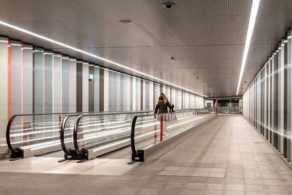 Kopenhagen Denemarken Passagiers Lopen Een Tunnel Het Metrostation Osterport — Stockfoto